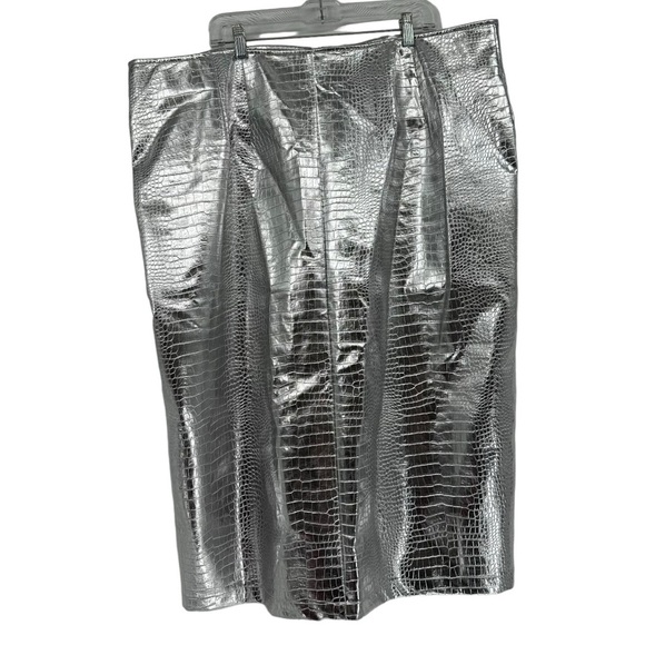 NEW Eloquii Metallic Silver Faux Leather Zip Front Skirt Size 22 - Picture 3 of 7